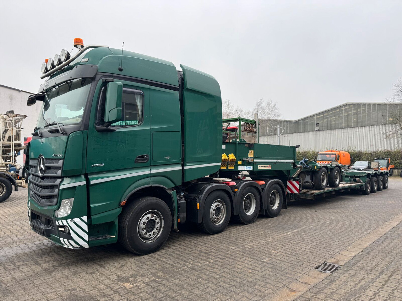 Mercedes-Benz ACTROS 4163 8x4 Schwerlast +Tieflader 4+2 *83 T - Sattelzugmaschine: das Bild 2 Mercedes-Benz ACTROS 4163 8x4 Schwerlast +Tieflader 4+2 *83 T - Sattelzugmaschine: das Bild 2