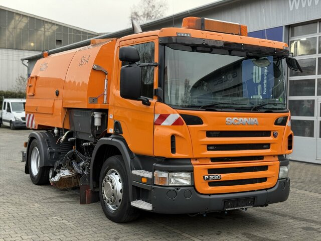 Scania P230 Kehrmaschine Johnston VT605- 6 M³ - Kehrmaschine: das Bild 1 Scania P230 Kehrmaschine Johnston VT605- 6 M³ - Kehrmaschine: das Bild 1