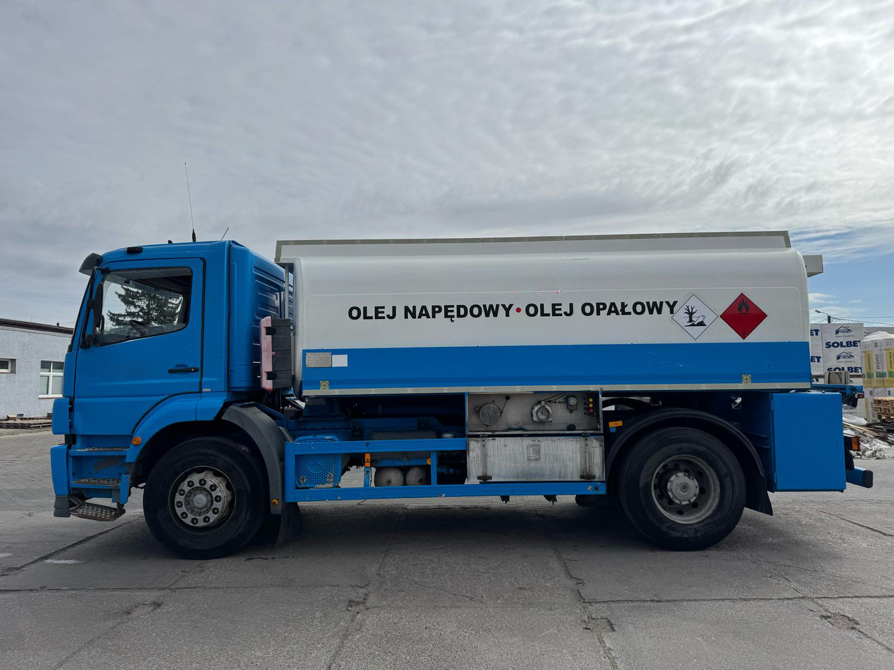 MERCEDES-BENZ Atego 1828 - Tankwagen: das Bild 4 MERCEDES-BENZ Atego 1828 - Tankwagen: das Bild 4