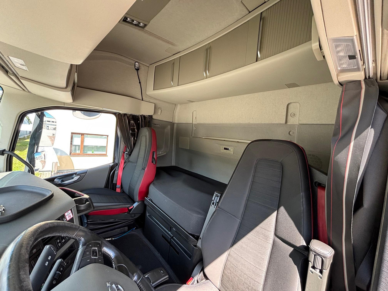 Sattelzugmaschine VOLVO FH460: das Bild 12