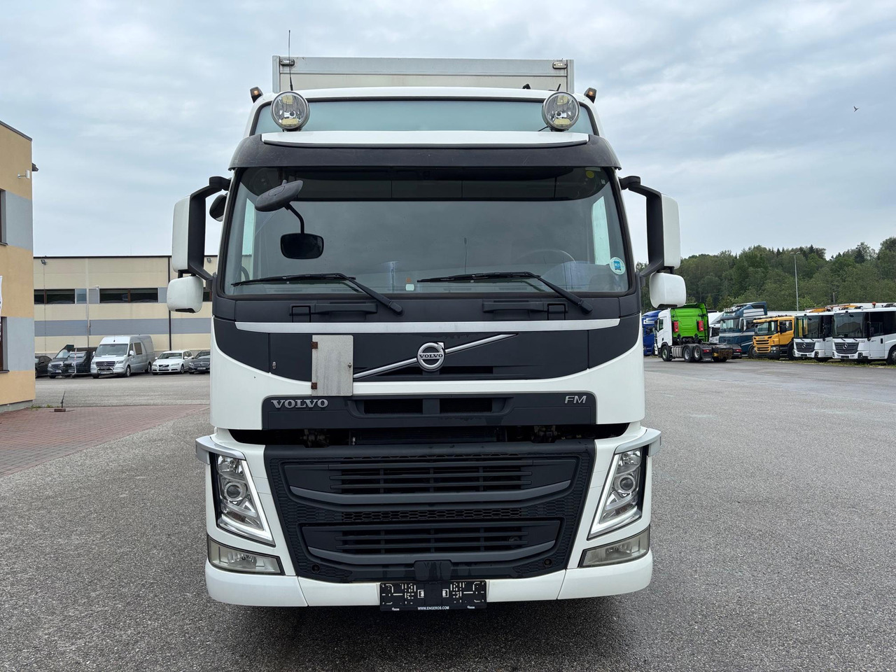 VOLVO FM330 - Koffer LKW: das Bild 2 VOLVO FM330 - Koffer LKW: das Bild 2