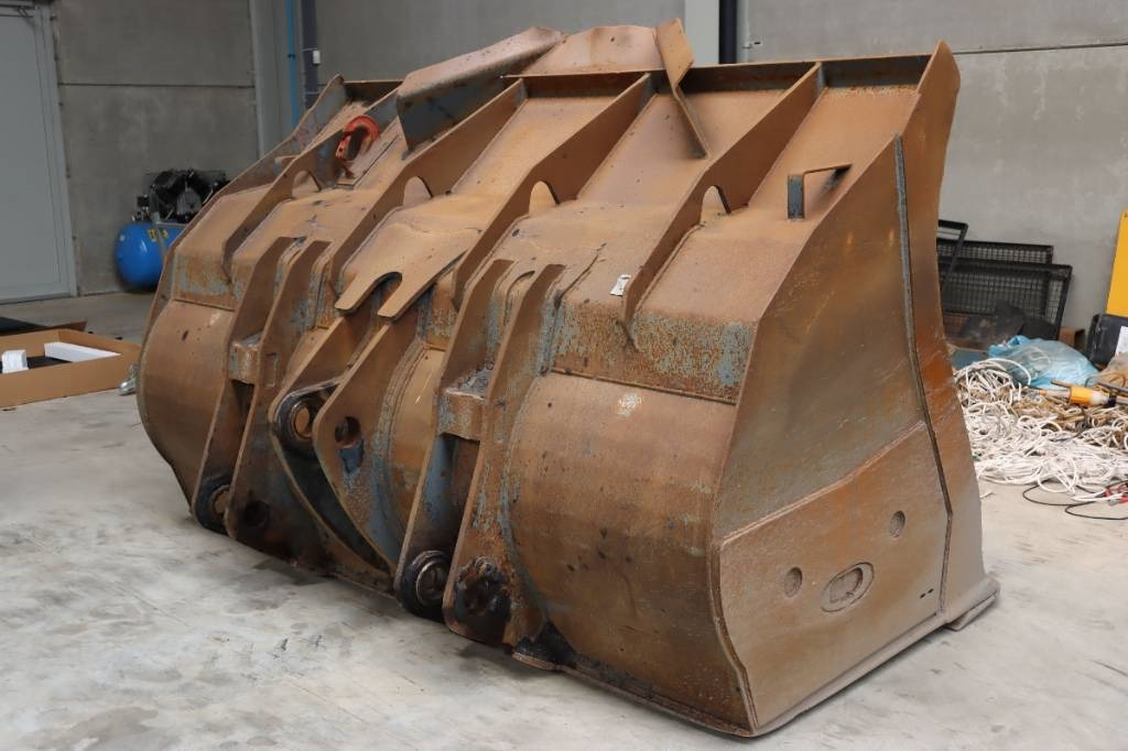Komatsu WA470 - Ladeschaufel für Baumaschine: das Bild 1 Komatsu WA470 - Ladeschaufel für Baumaschine: das Bild 1
