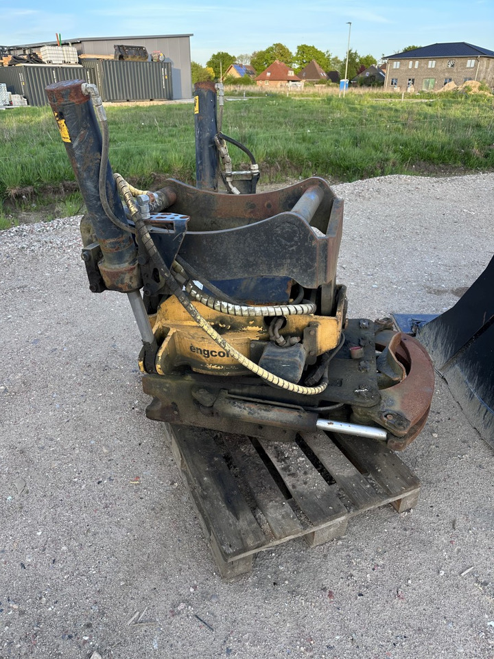 ENGCON EC 30 - S80 GR30 -S80 - SVAB Engcon Rototilt - Tiltrotator - Tiltrotator: das Bild 1 ENGCON EC 30 - S80 GR30 -S80 - SVAB Engcon Rototilt - Tiltrotator - Tiltrotator: das Bild 1