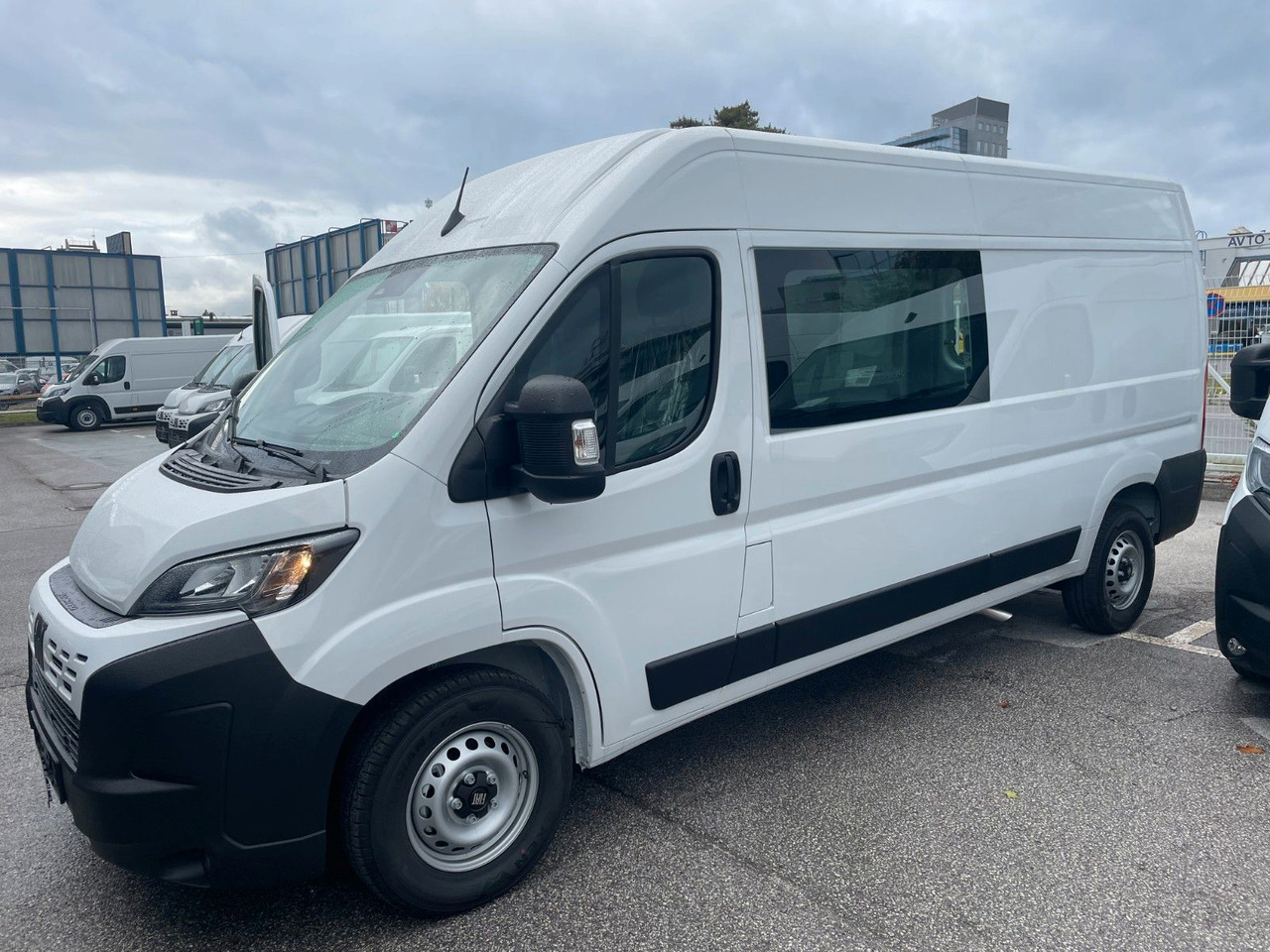 Fiat Ducato 35H L3H2 180 Teilverglast KaWa 2025 - Kastenwagen: das Bild 2 Fiat Ducato 35H L3H2 180 Teilverglast KaWa 2025 - Kastenwagen: das Bild 2