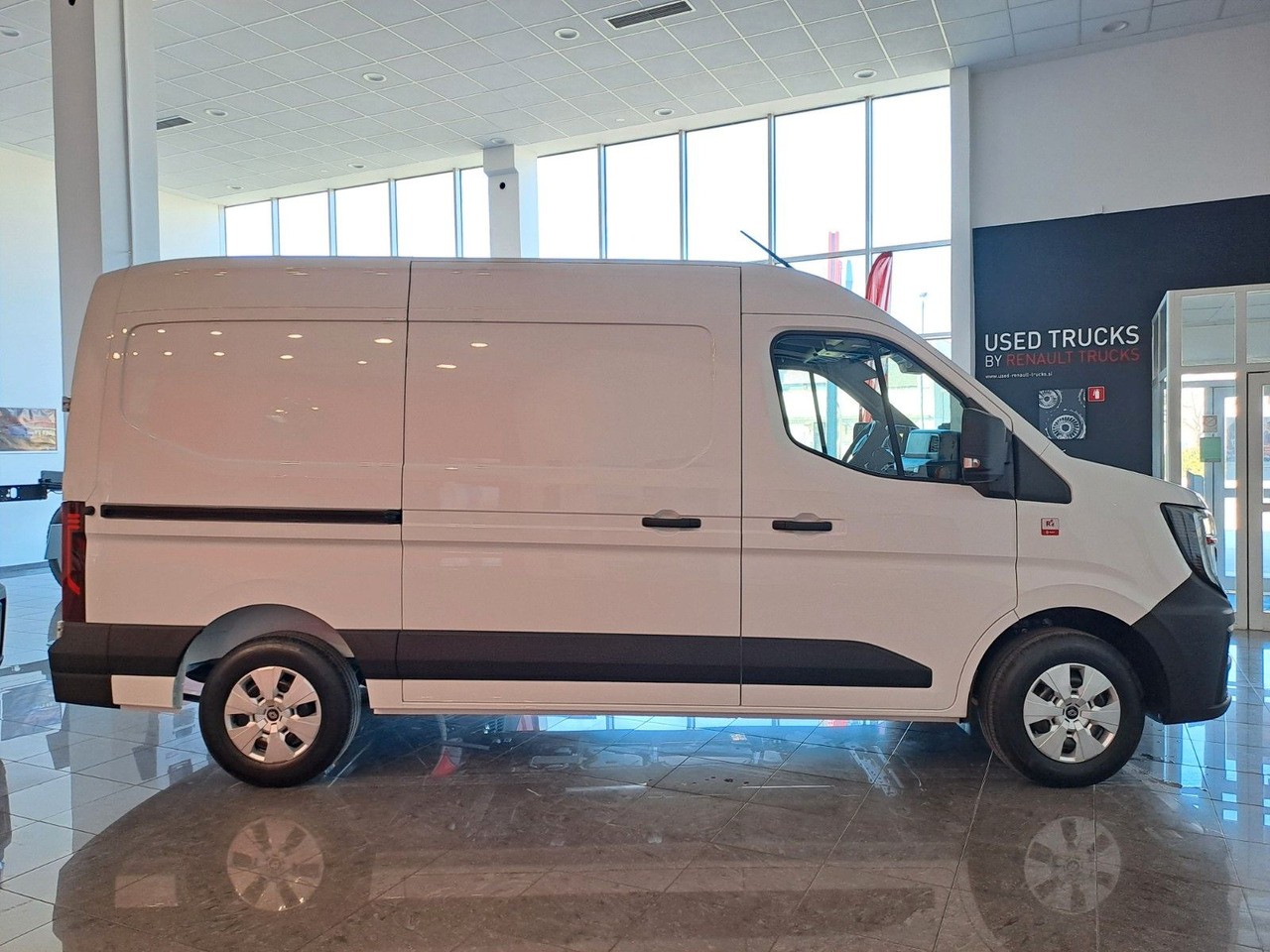Renault Master L2H2 150 - NAV Klimaaut. Holzb. 270° - Kastenwagen: das Bild 3 Renault Master L2H2 150 - NAV Klimaaut. Holzb. 270° - Kastenwagen: das Bild 3