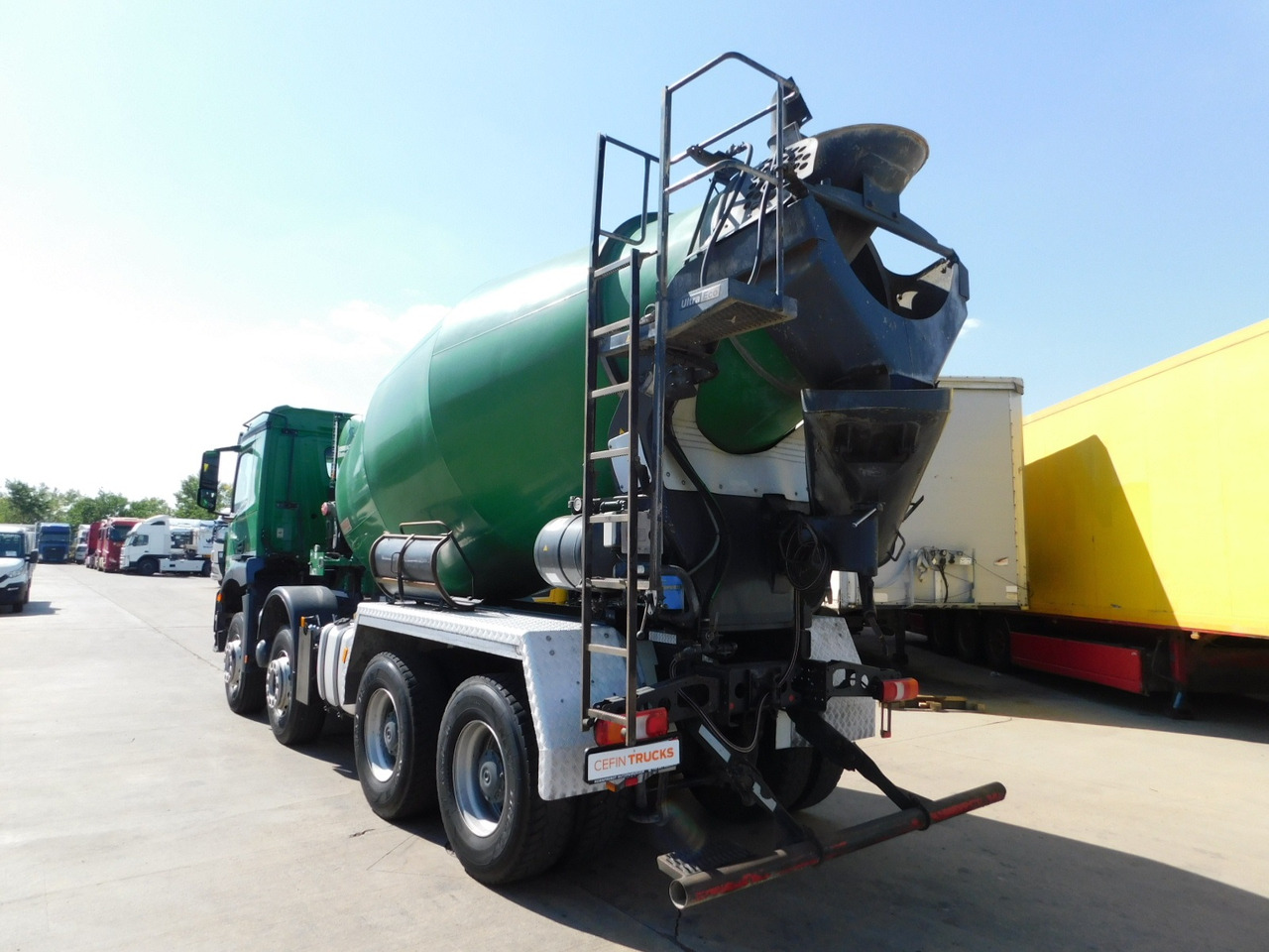 Mercedes Arocs 3243 - Fahrmischer: das Bild 4 Mercedes Arocs 3243 - Fahrmischer: das Bild 4