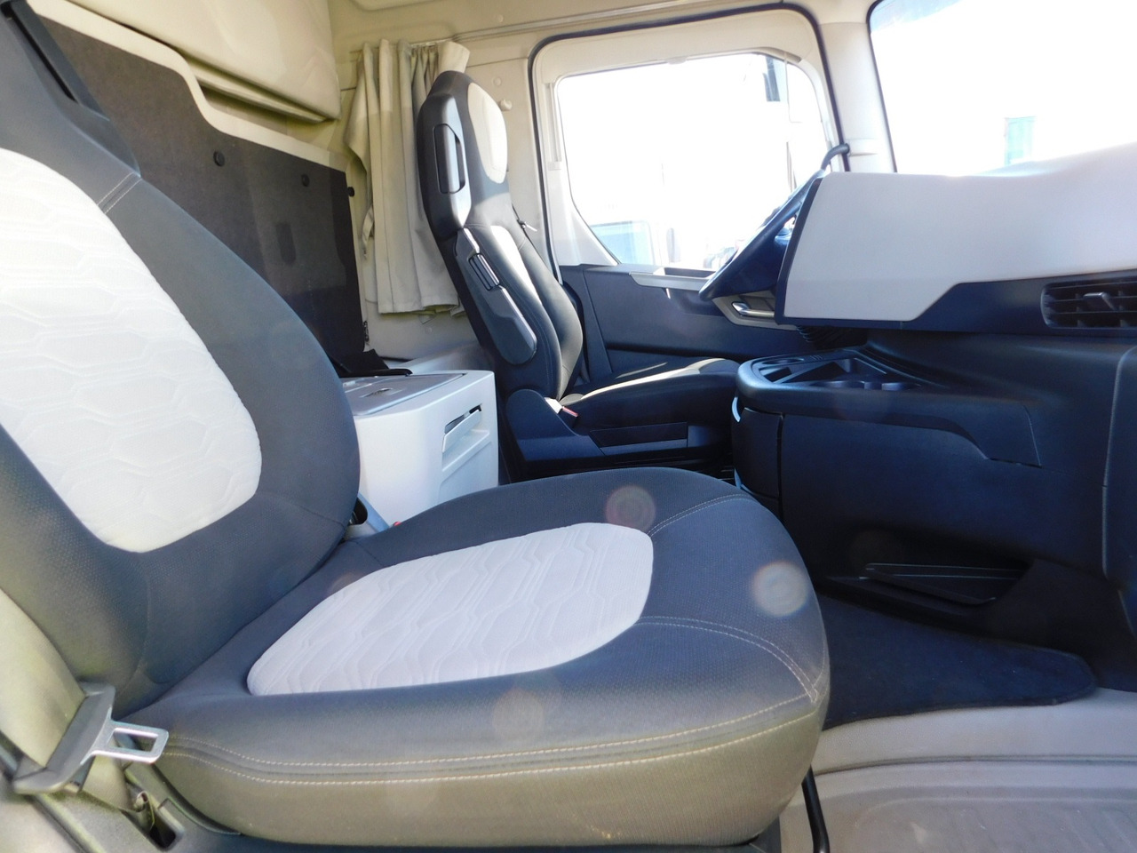 Ford F max 4x2 scab e6 12s2620 - Sattelzugmaschine: das Bild 5 Ford F max 4x2 scab e6 12s2620 - Sattelzugmaschine: das Bild 5