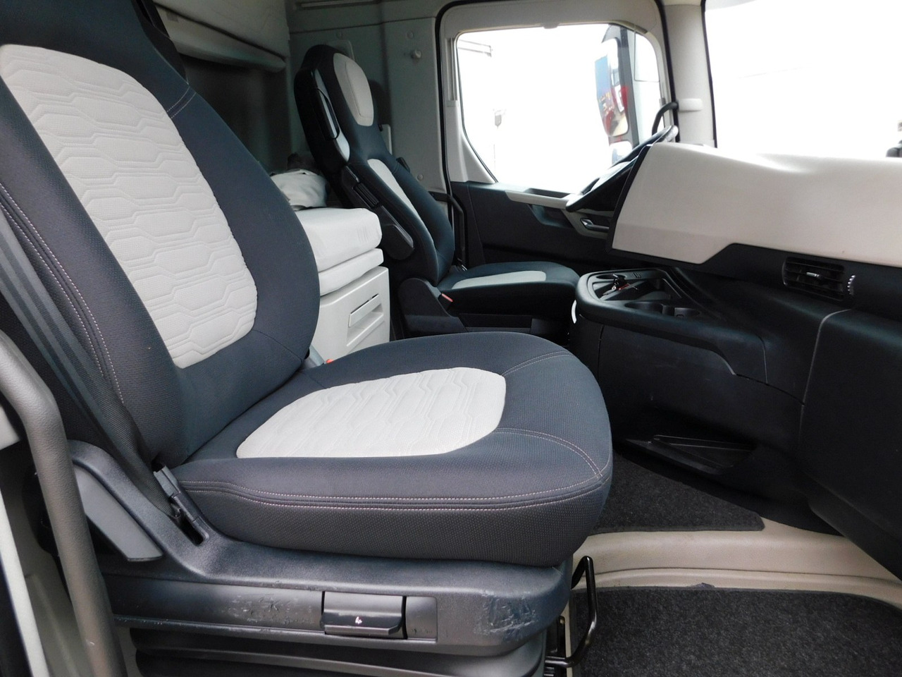 Ford F max ll 4x2 scab e6 12tx2620 - Sattelzugmaschine: das Bild 5 Ford F max ll 4x2 scab e6 12tx2620 - Sattelzugmaschine: das Bild 5