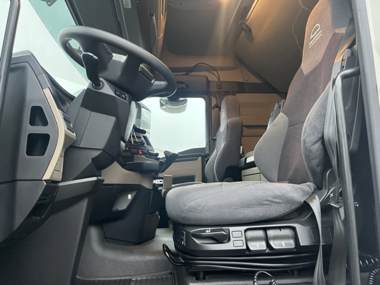 MAN TGX 18.470 4x2 BLS Euro6 Retarder Klima Luftfeder - Sattelzugmaschine: das Bild 5 MAN TGX 18.470 4x2 BLS Euro6 Retarder Klima Luftfeder - Sattelzugmaschine: das Bild 5