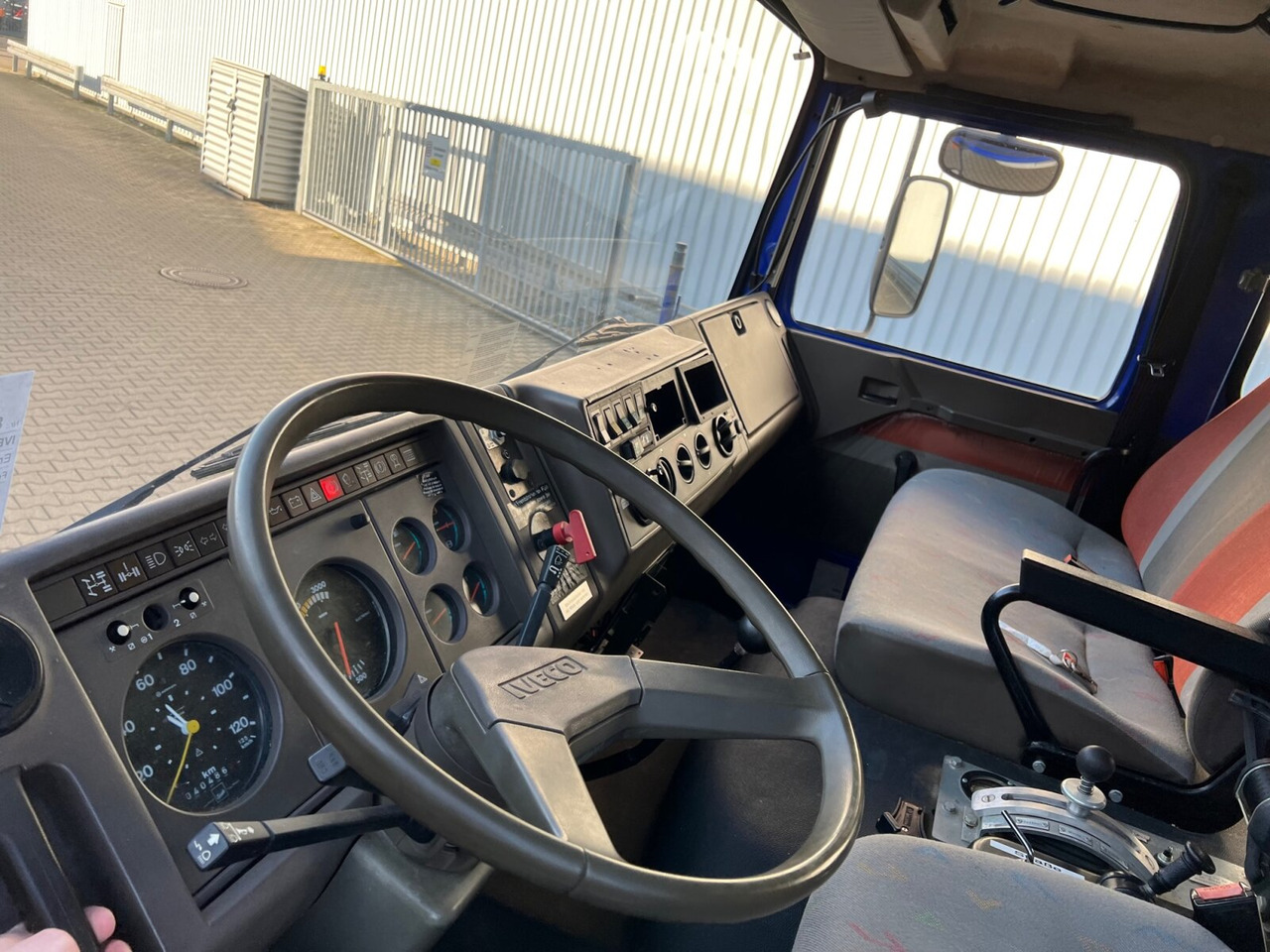 Feuerwehrfahrzeug 120-23 AW 4x4 Doka 120-23 AW 4x4 Doka, V8-Motor, Mannschaftswagen 16 Sitze, Seilwinde: das Bild 15