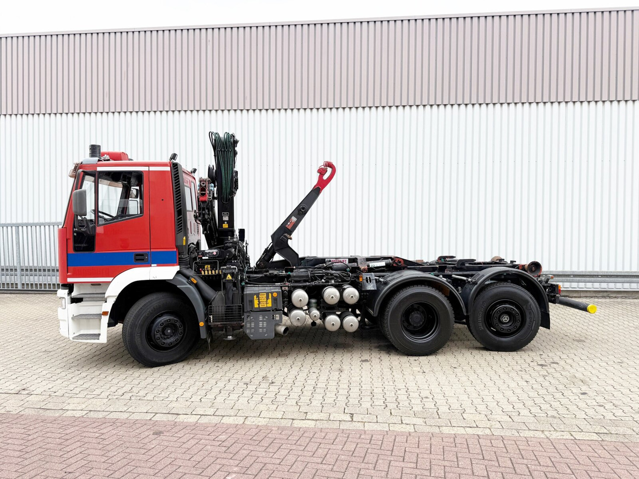 EuroTech 240E38 6x2-4 EuroTech 240E38 6x2-4, Lift-/Lenkachse, Seilwinde, Kran Hiab 100 - Abrollkipper, Autokran: das Bild 1 EuroTech 240E38 6x2-4 EuroTech 240E38 6x2-4, Lift-/Lenkachse, Seilwinde, Kran Hiab 100 - Abrollkipper, Autokran: das Bild 1
