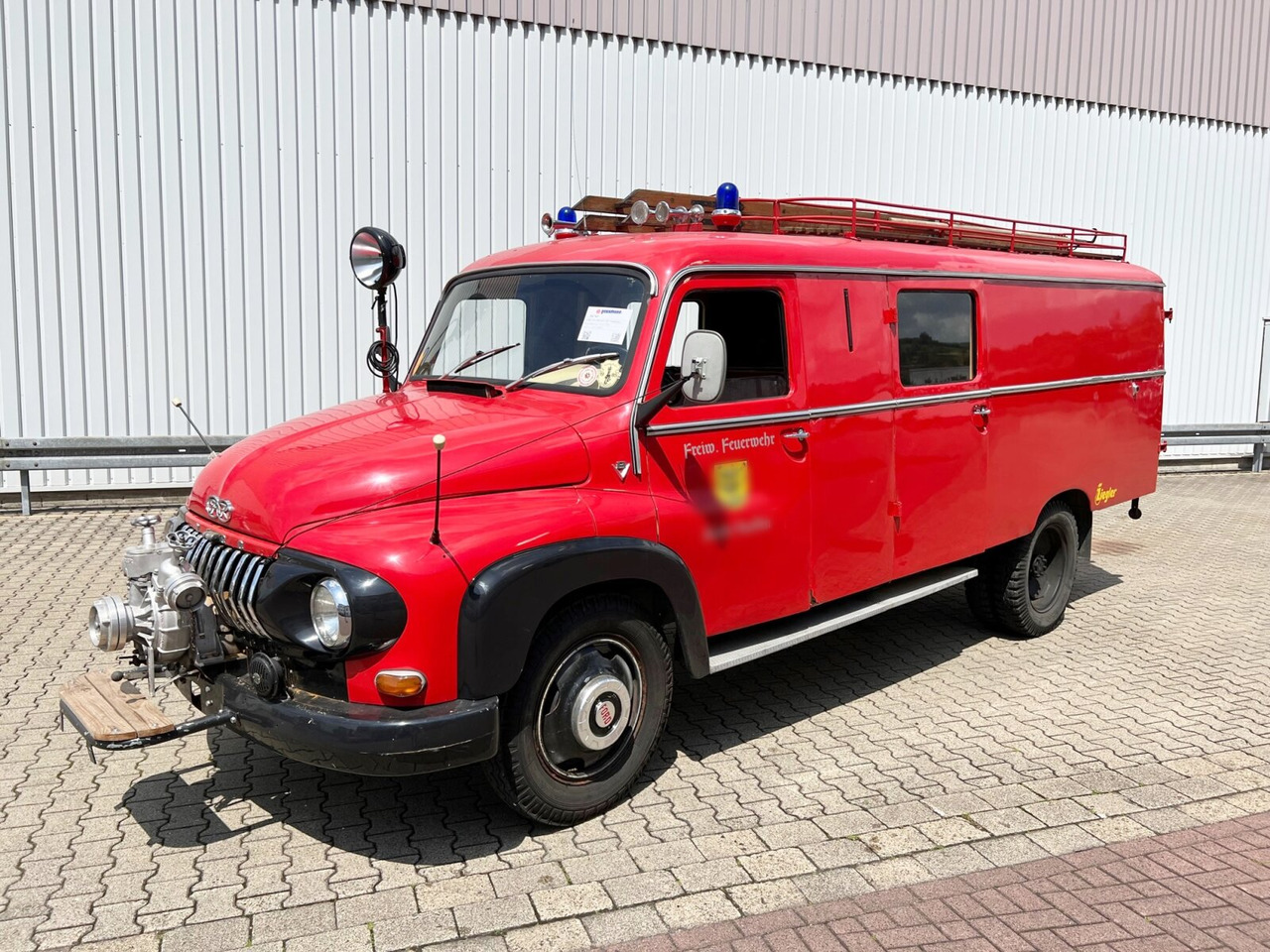 Ford FK 2500 4x2 LF8 Feuerwehr FK 2500 4x2 LF8 Feuerwehr - Feuerwehrfahrzeug: das Bild 1 Ford FK 2500 4x2 LF8 Feuerwehr FK 2500 4x2 LF8 Feuerwehr - Feuerwehrfahrzeug: das Bild 1