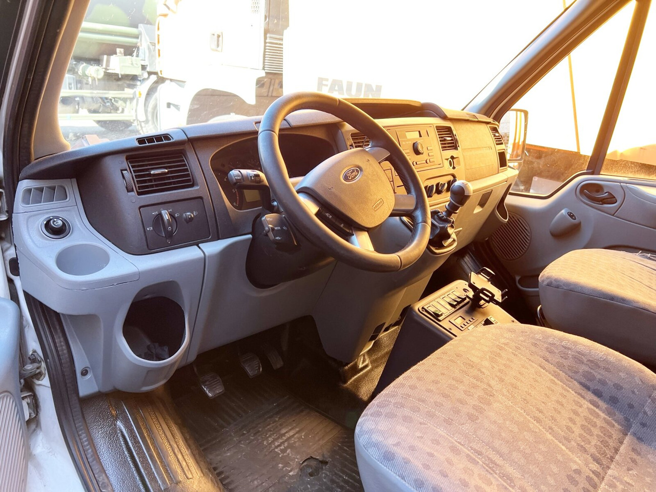 Ford Transit 2.2 TDCI 4x2 Transit 2.2 TDCI 4x2, Krankentransporter - Krankenwagen: das Bild 2 Ford Transit 2.2 TDCI 4x2 Transit 2.2 TDCI 4x2, Krankentransporter - Krankenwagen: das Bild 2