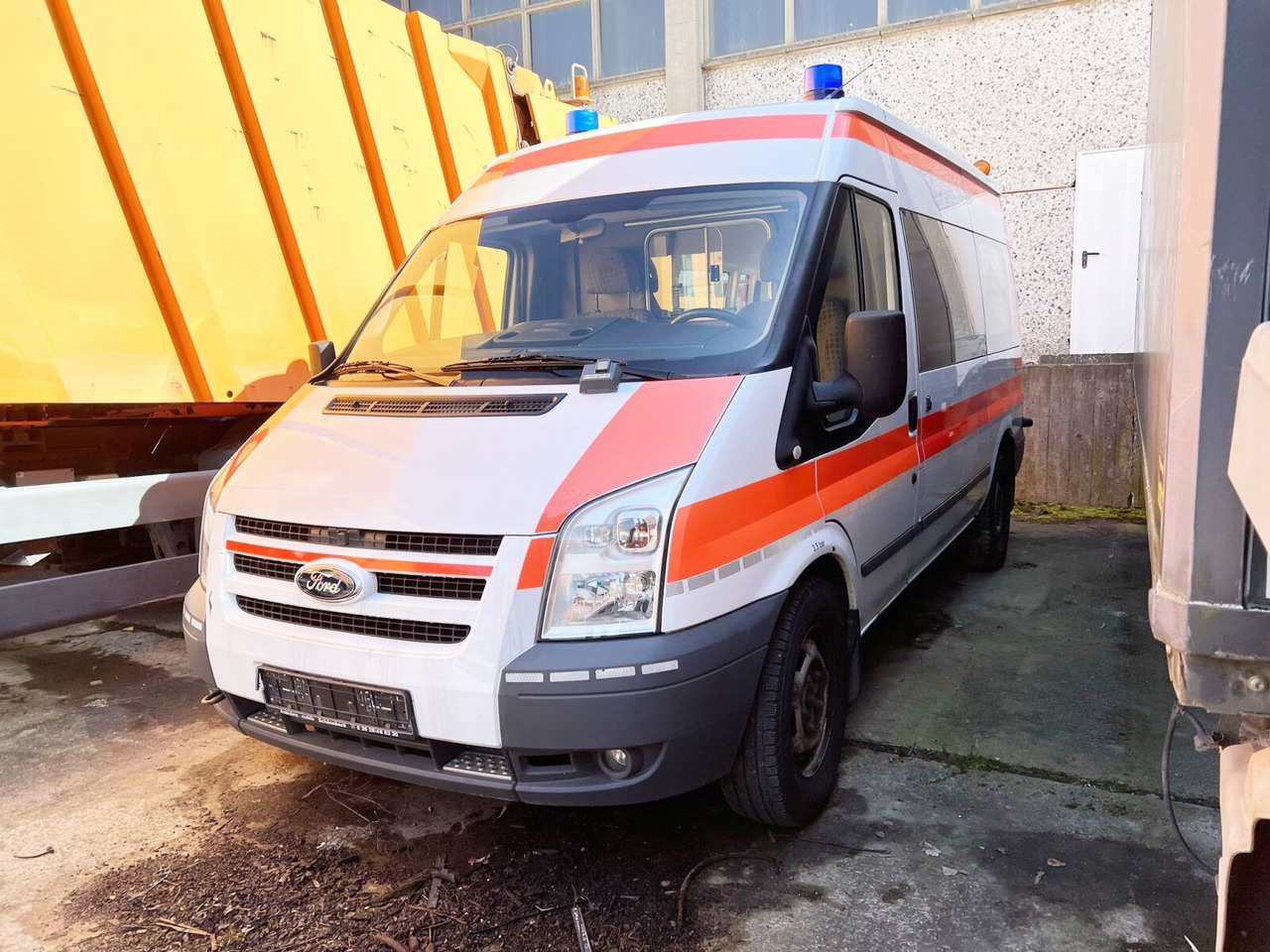 Ford Transit 2.2 TDCI 4x2 Transit 2.2 TDCI 4x2, Krankentransporter - Krankenwagen: das Bild 1 Ford Transit 2.2 TDCI 4x2 Transit 2.2 TDCI 4x2, Krankentransporter - Krankenwagen: das Bild 1