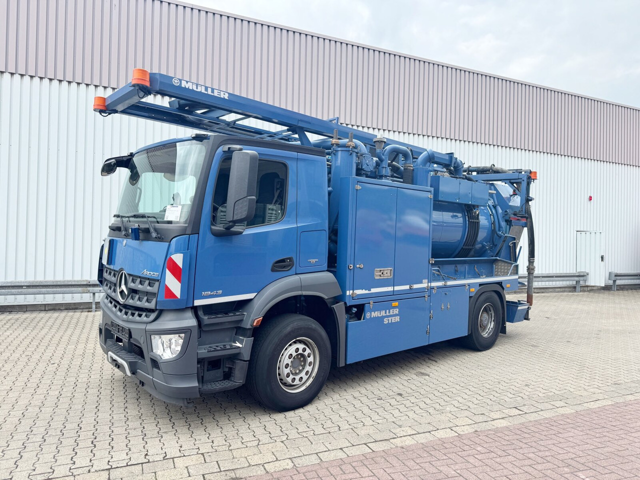 Mercedes-Benz Arocs 1843 L 4x2 Arocs 1843 L 4x2, Müller Canalmaster ca. 8m³, Standheizung, Funk - LKW: das Bild 1 Mercedes-Benz Arocs 1843 L 4x2 Arocs 1843 L 4x2, Müller Canalmaster ca. 8m³, Standheizung, Funk - LKW: das Bild 1