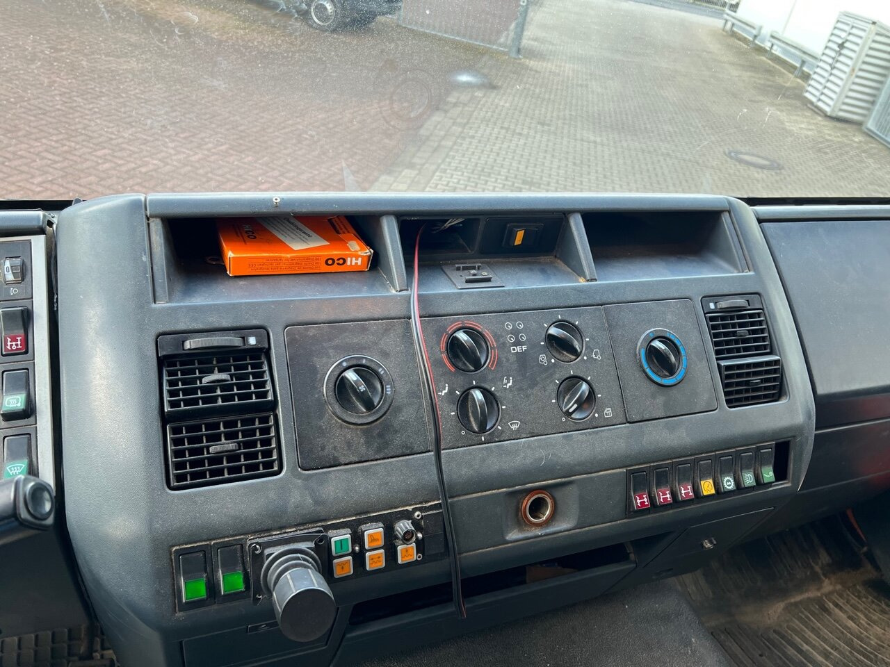 MAN 14.225 LAK 4x4 BB Doka 14.225 LAK 4x4 BB Doka, Winterdienstausstattung - Kipper: das Bild 4 MAN 14.225 LAK 4x4 BB Doka 14.225 LAK 4x4 BB Doka, Winterdienstausstattung - Kipper: das Bild 4