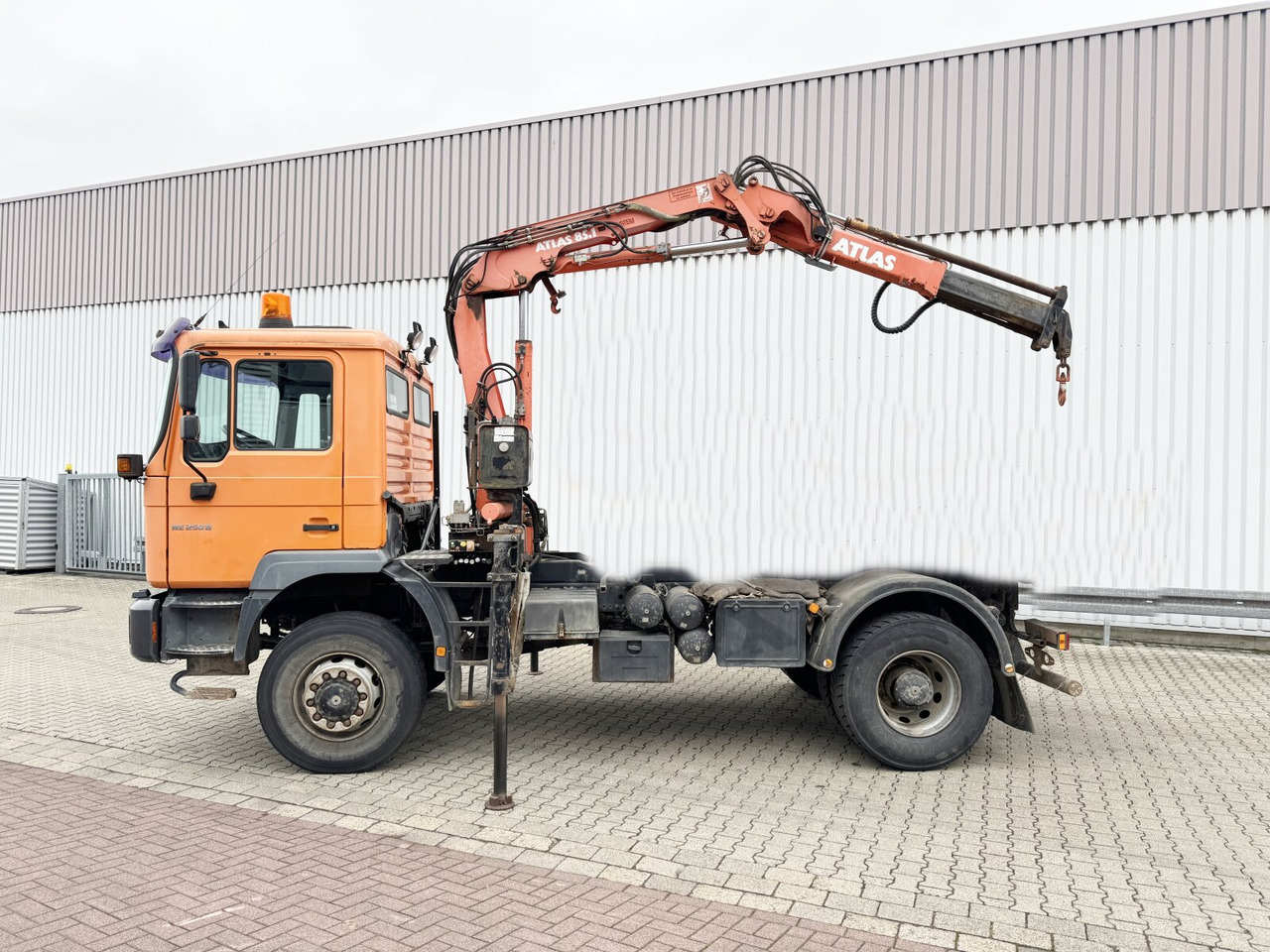MAN 18.255 MAK 4x4 BB 18.255 MAK 4x4 BB, Kran Atlas AK 85.1 A1 - Fahrgestell LKW, Autokran: das Bild 1 MAN 18.255 MAK 4x4 BB 18.255 MAK 4x4 BB, Kran Atlas AK 85.1 A1 - Fahrgestell LKW, Autokran: das Bild 1
