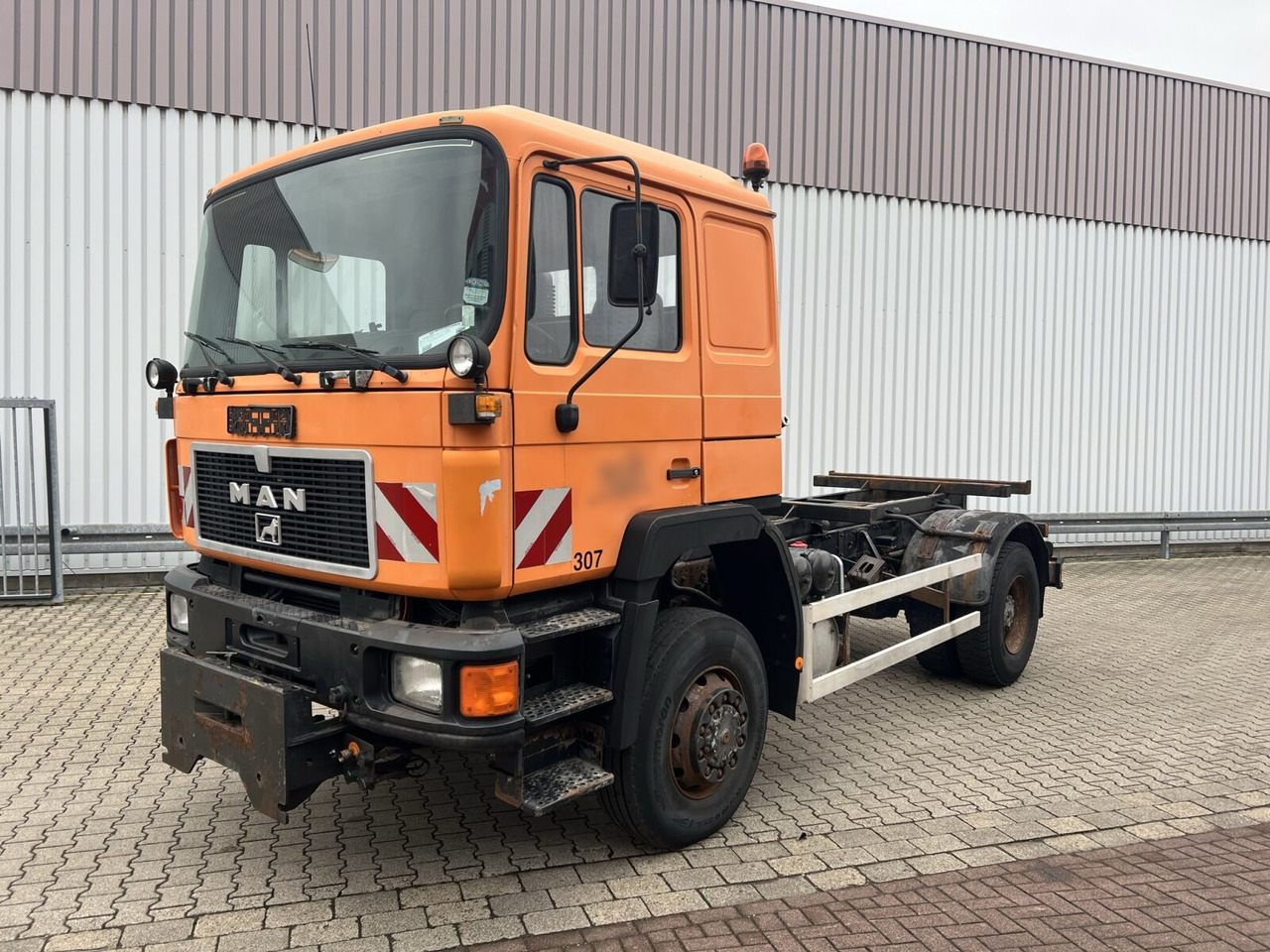 MAN 19.292/402 FAK 4x4 BB 19.292/402 FAK 4x4 BB, 6-Zylinder, Winterdienstausstattung - Fahrgestell LKW: das Bild 1 MAN 19.292/402 FAK 4x4 BB 19.292/402 FAK 4x4 BB, 6-Zylinder, Winterdienstausstattung - Fahrgestell LKW: das Bild 1