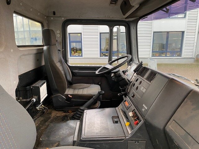 Innenraum Bild 1: Abrollkipper MAN T40 26.364/414 6x4, 6-Zylinder T40 26.364/414 6x4, 6-Zylinder
