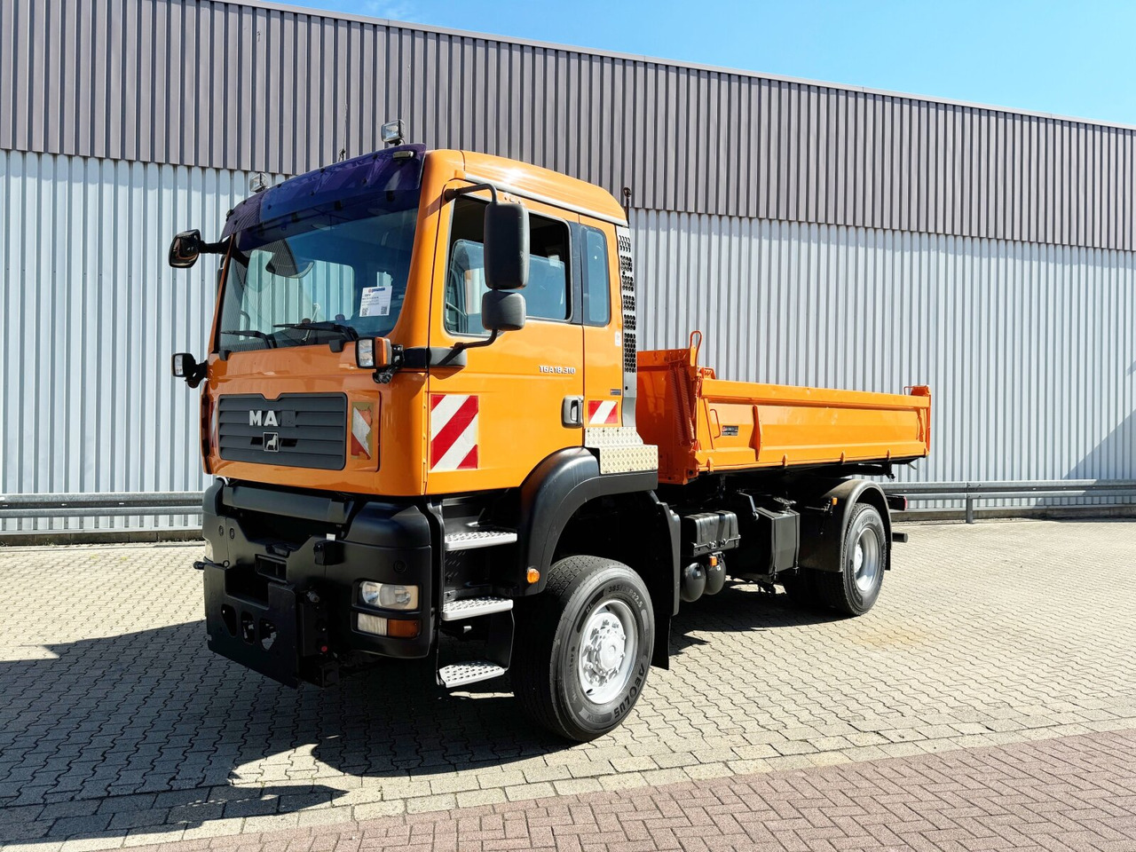 MAN TGA 18.310 4x4 BL TGA 18.310 4x4 BL, Winterdienstausstattung - Kipper, Autokran: das Bild 1 MAN TGA 18.310 4x4 BL TGA 18.310 4x4 BL, Winterdienstausstattung - Kipper, Autokran: das Bild 1