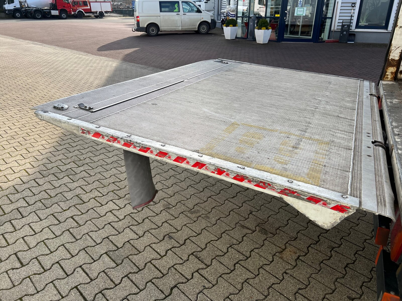 Koffer LKW MAN TGL 12.250/340 4X2 BL TGL 12.250/340 4X2 BL mit Dhollandia LBW, 42 cbm: das Bild 11 Koffer LKW MAN TGL 12.250/340 4X2 BL TGL 12.250/340 4X2 BL mit Dhollandia LBW, 42 cbm: das Bild 11