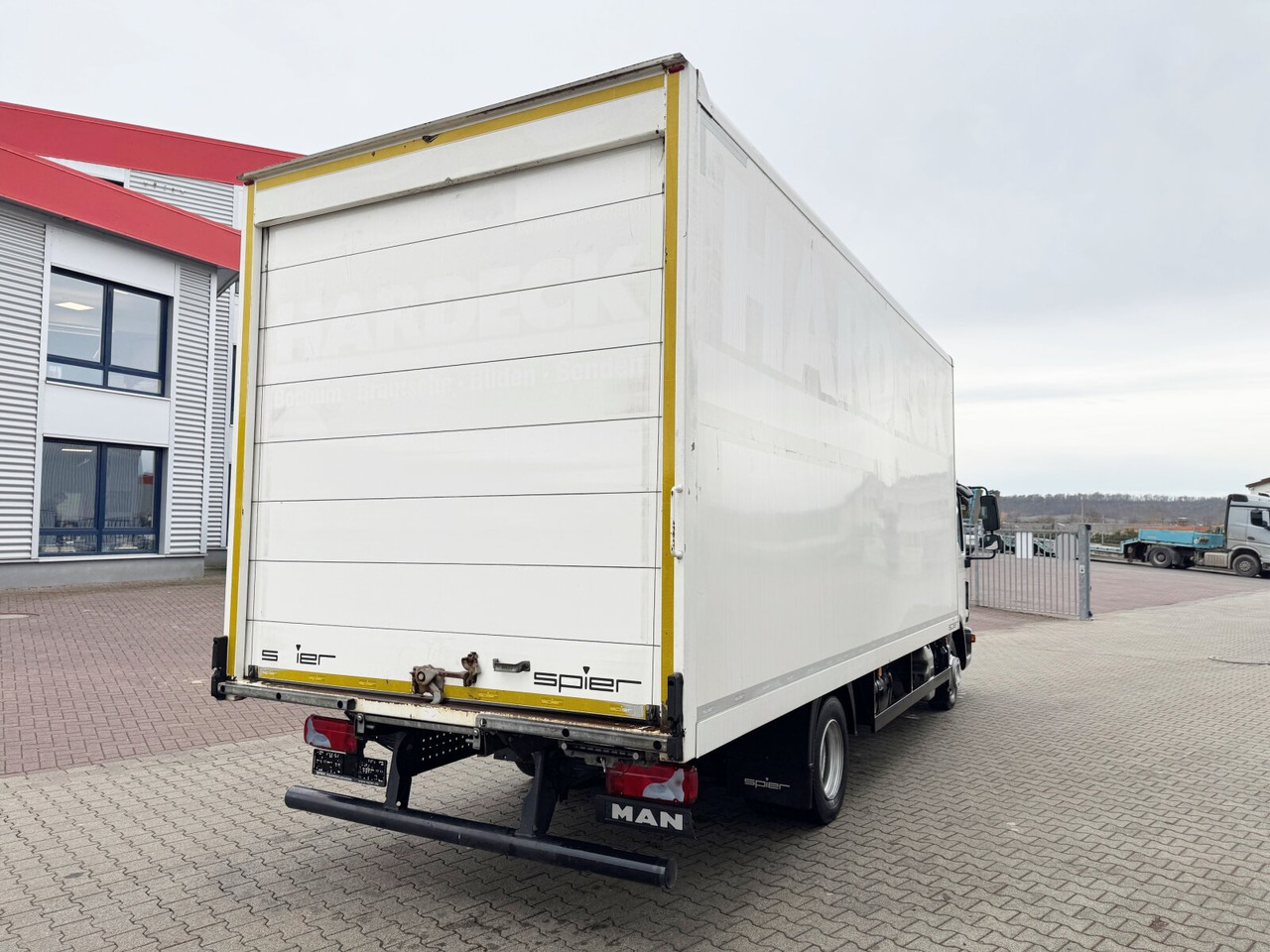 Koffer LKW MAN TGL 8.150/180 4x2 BL TGL 8.150/180 4x2 BL, Möbelkoffer mit Rolltor: das Bild 8