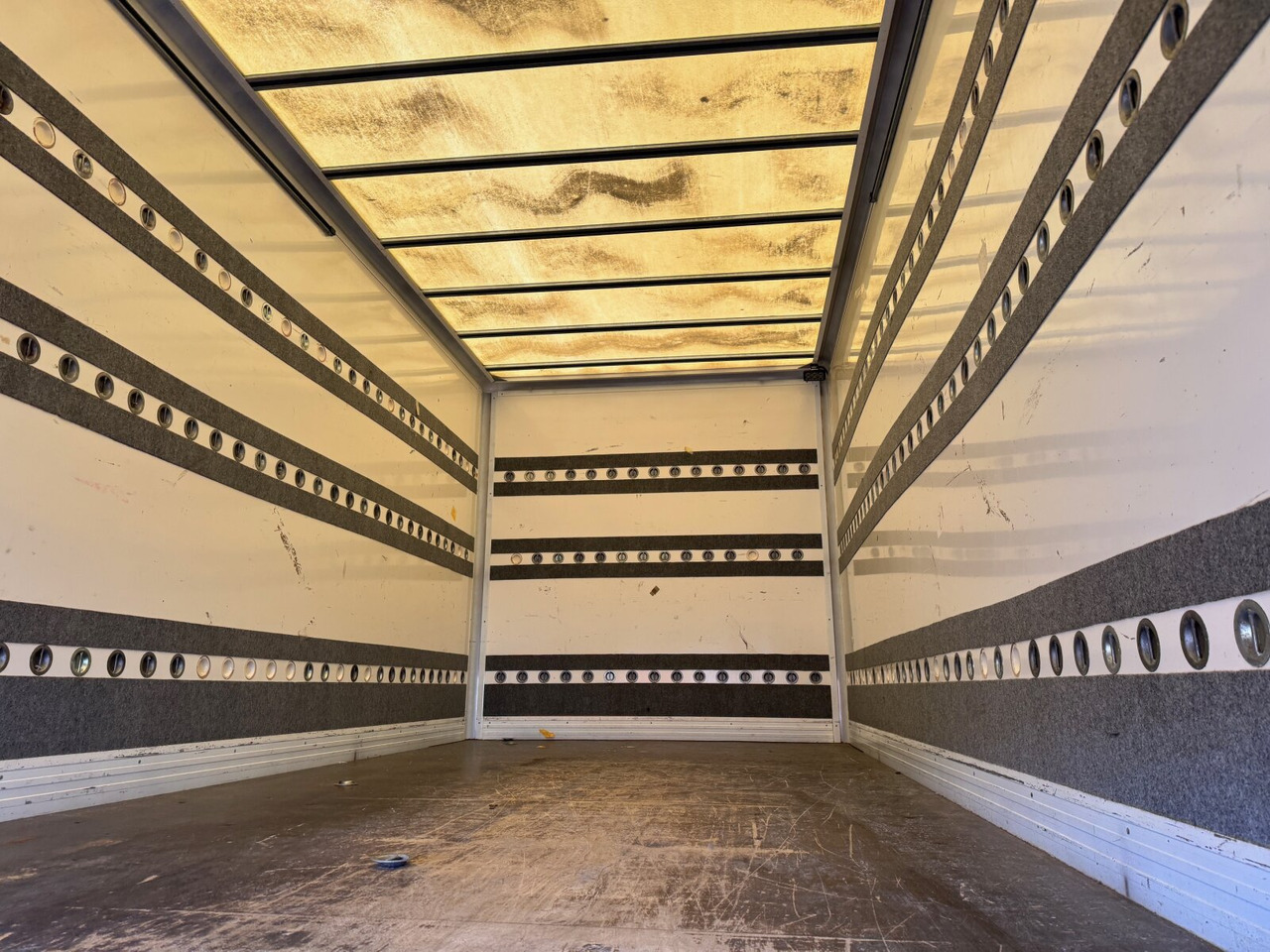 Koffer LKW MAN TGL 8.150/180 4x2 BL TGL 8.150/180 4x2 BL, Möbelkoffer mit Rolltor: das Bild 11