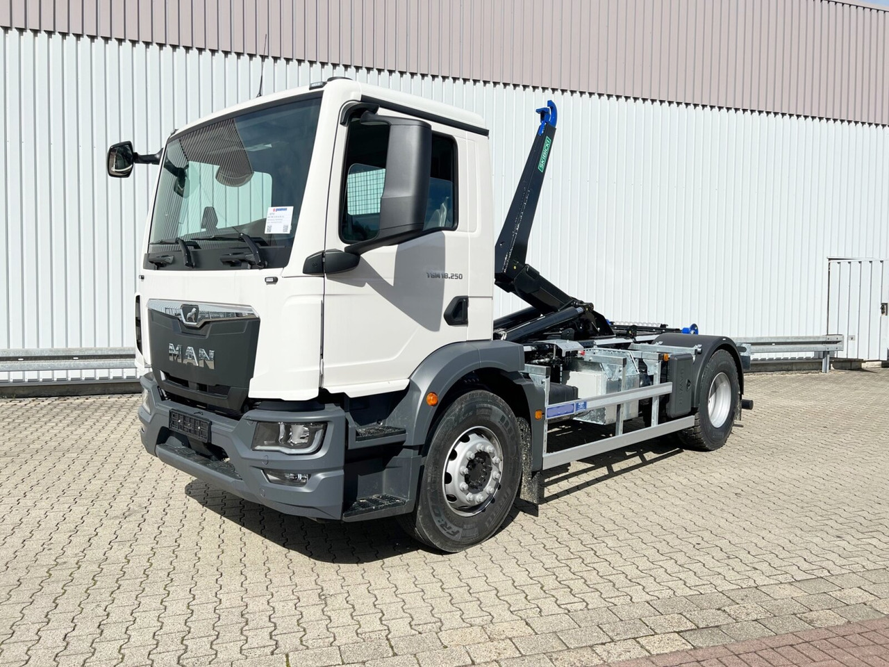 MAN TGM 18.250/340 4x2 BL CH TGM 18.250/340 4x2 BL CH, Funk, 3x VORHANDEN - Abrollkipper: das Bild 1 MAN TGM 18.250/340 4x2 BL CH TGM 18.250/340 4x2 BL CH, Funk, 3x VORHANDEN - Abrollkipper: das Bild 1