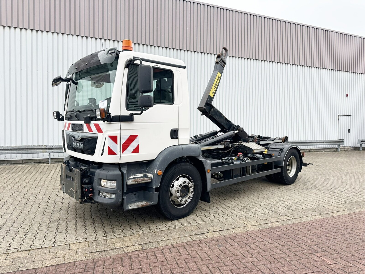 MAN TGM 18.290 4x2 BL TGM 18.290 4x2 BL, Winterdienstausstattung - Abrollkipper: das Bild 1 MAN TGM 18.290 4x2 BL TGM 18.290 4x2 BL, Winterdienstausstattung - Abrollkipper: das Bild 1