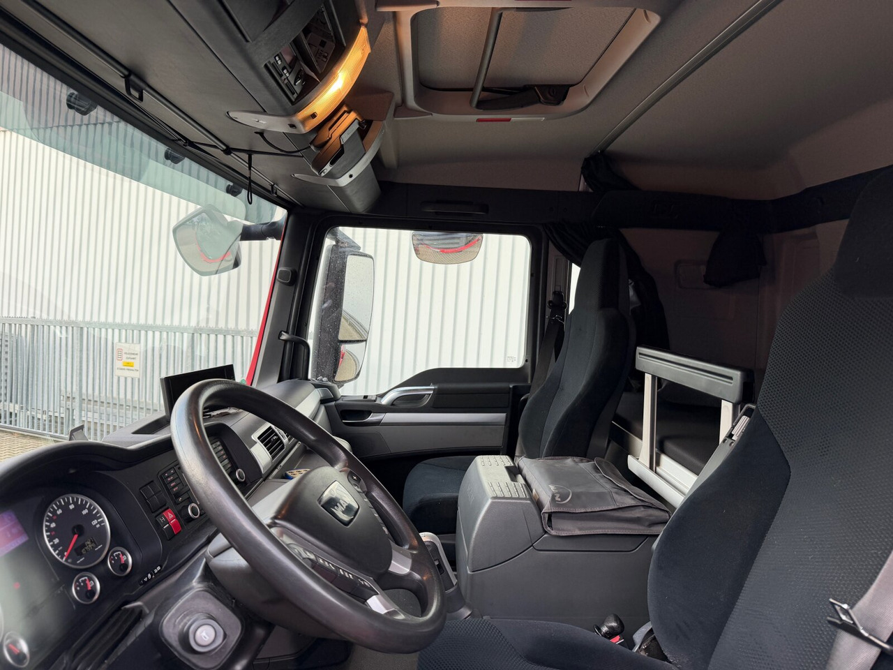 MAN TGS 26.400 6x2-4 LL TGS 26.400 6x2-4 LL, Lenk-/Lift, Navi, ADR, Esterer Tank ca. 19270l, 2 Kammern, Funk - Tankwagen: das Bild 5 MAN TGS 26.400 6x2-4 LL TGS 26.400 6x2-4 LL, Lenk-/Lift, Navi, ADR, Esterer Tank ca. 19270l, 2 Kammern, Funk - Tankwagen: das Bild 5