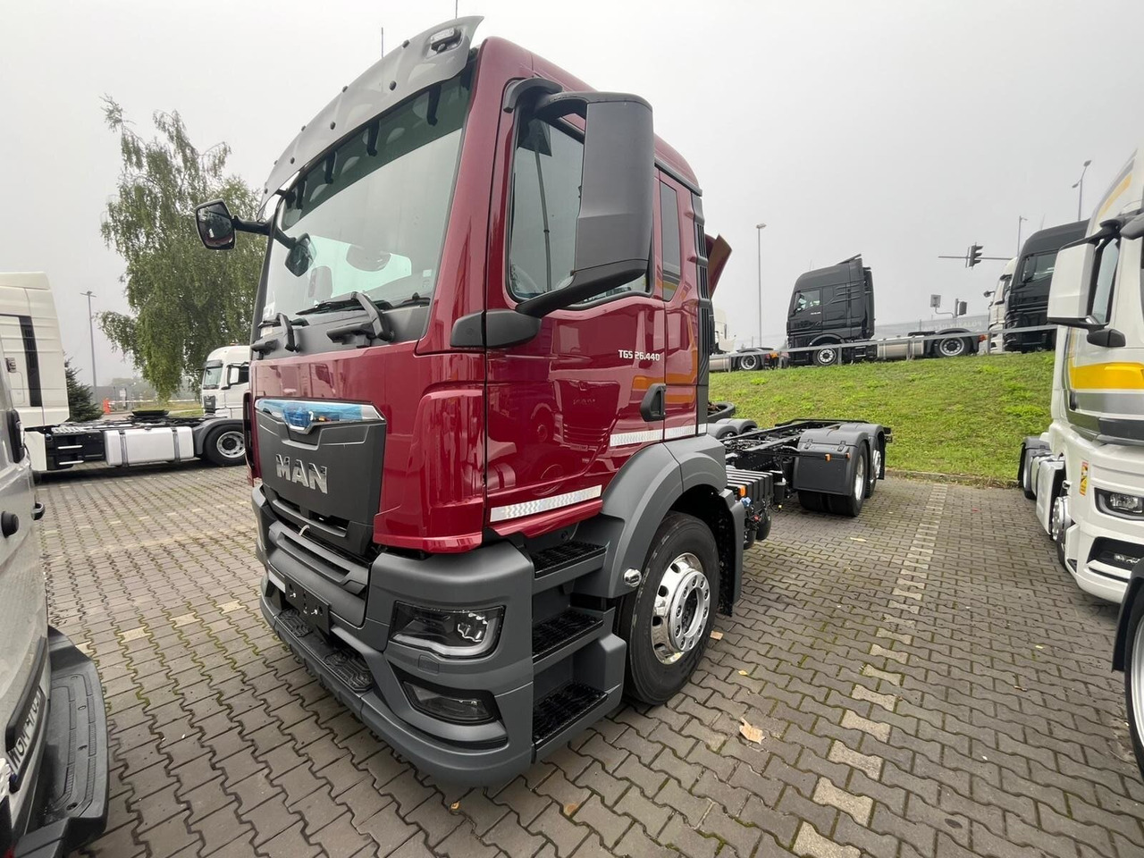 MAN TGS 26.440 6x2-4 LL CH TGS 26.440 6x2-4 LL CH, Lenk-/Liftachse, Navi, LED - Fahrgestell LKW: das Bild 1 MAN TGS 26.440 6x2-4 LL CH TGS 26.440 6x2-4 LL CH, Lenk-/Liftachse, Navi, LED - Fahrgestell LKW: das Bild 1