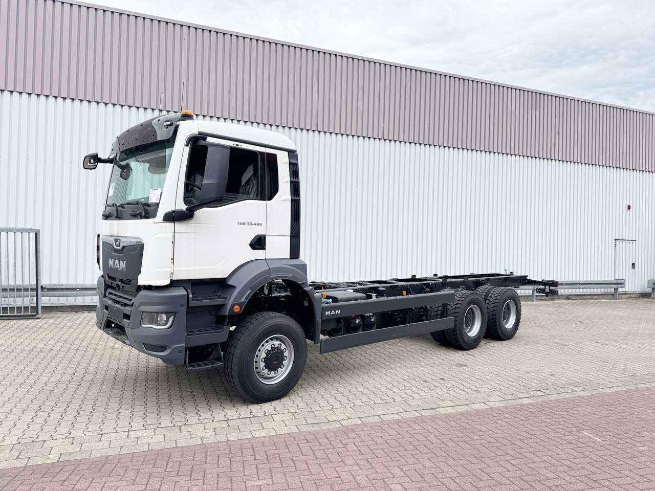 MAN TGS 33.480 6x6 BB CH TGS 33.480 6x6 BB CH, Hohe Bauart, Nebenantrieb - Fahrgestell LKW: das Bild 1 MAN TGS 33.480 6x6 BB CH TGS 33.480 6x6 BB CH, Hohe Bauart, Nebenantrieb - Fahrgestell LKW: das Bild 1