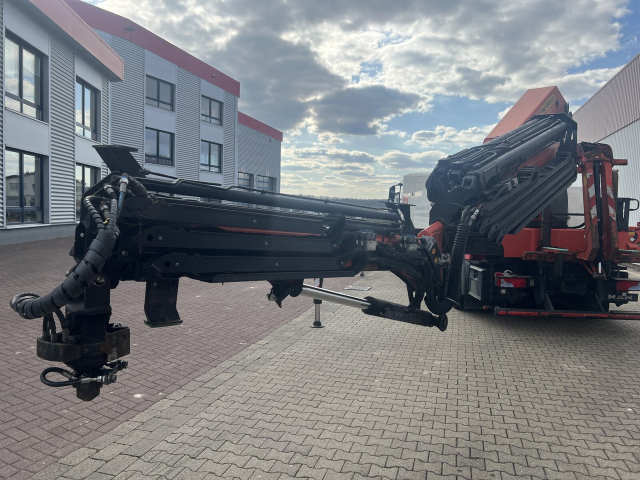 MAN TGS 35.440 8x4 BL TGS 35.440 8x4 BL, Navi, Heckkran Palfinger PK42002 SH-F + Jip PJ 060 B, 24,9m-730kg, Funk - Autokran: das Bild 3 MAN TGS 35.440 8x4 BL TGS 35.440 8x4 BL, Navi, Heckkran Palfinger PK42002 SH-F + Jip PJ 060 B, 24,9m-730kg, Funk - Autokran: das Bild 3