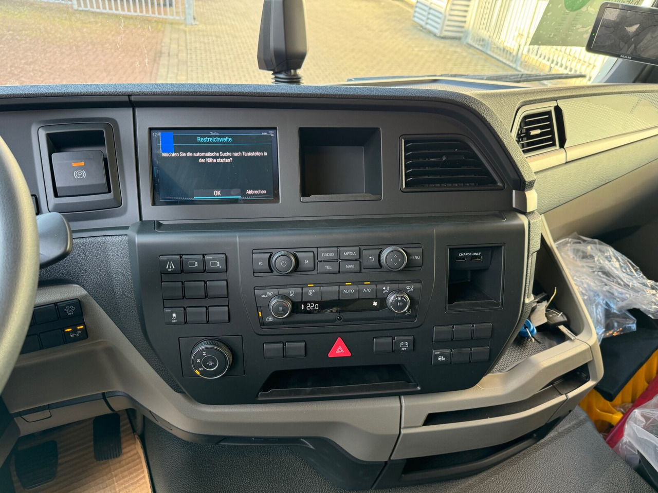 MAN TGS 35.480 8x6H BL CH TGS 35.480 8x6H BL CH, HydroDrive, Navi, Nebenantrieb - Fahrgestell LKW: das Bild 5 MAN TGS 35.480 8x6H BL CH TGS 35.480 8x6H BL CH, HydroDrive, Navi, Nebenantrieb - Fahrgestell LKW: das Bild 5