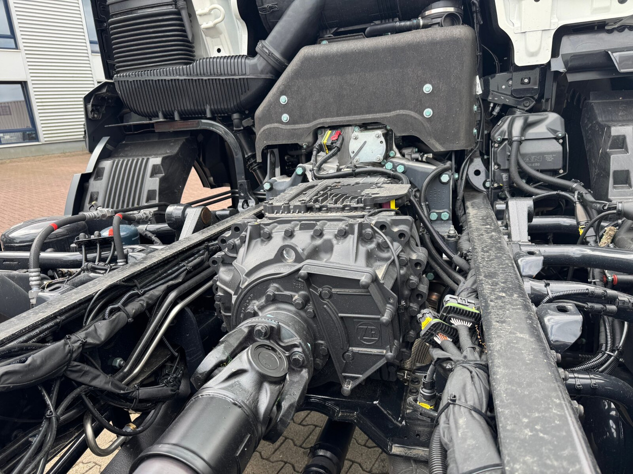 MAN TGS 35.480 8x8 BB CH TGS 35.480 8x8 BB CH, Meiller Stahlmulde 18m³ - Muldenkipper/ Dumper: das Bild 2 MAN TGS 35.480 8x8 BB CH TGS 35.480 8x8 BB CH, Meiller Stahlmulde 18m³ - Muldenkipper/ Dumper: das Bild 2