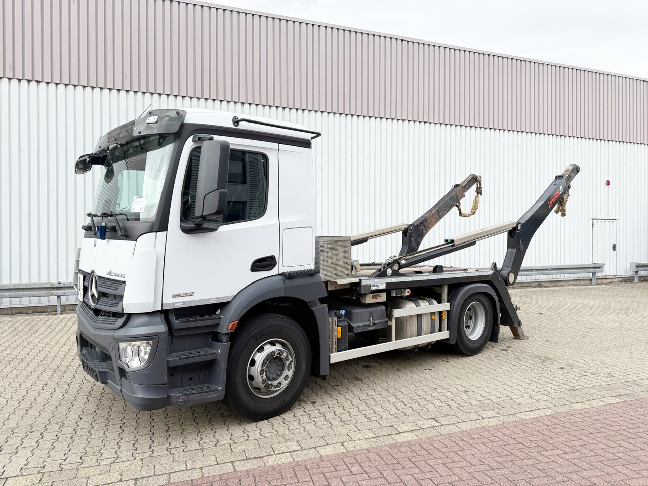 Mercedes-Benz Actros 1832 L 4x2 Actros 1832 L 4x2, Navi, MultimediaCockpit, Funk - Absetzkipper: das Bild 1 Mercedes-Benz Actros 1832 L 4x2 Actros 1832 L 4x2, Navi, MultimediaCockpit, Funk - Absetzkipper: das Bild 1
