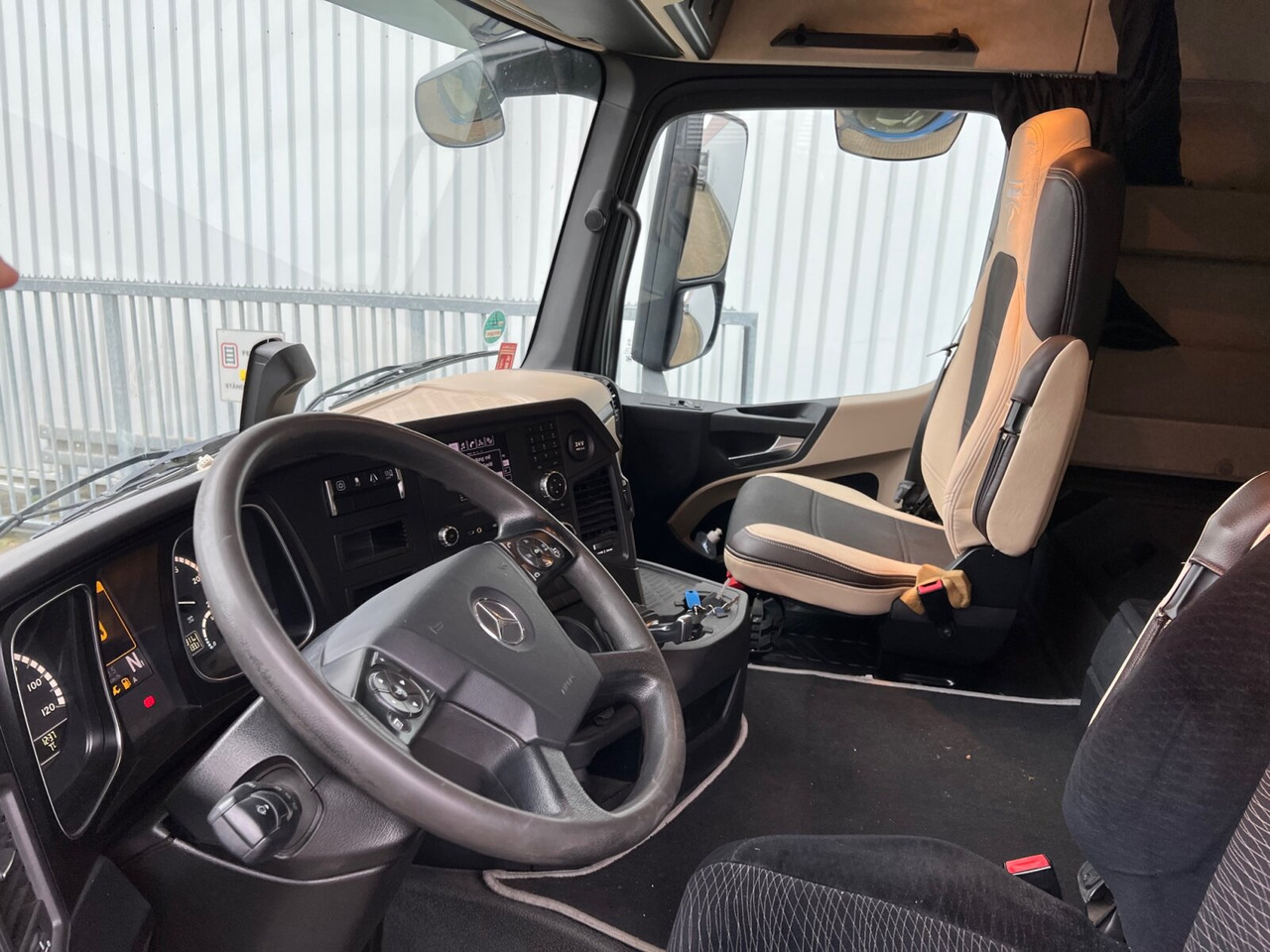 Mercedes-Benz Actros 1848 L 4x2 Actros 1848 L 4x2, Retarder, Getreidekipper ca. 16m³ - Kipper: das Bild 5 Mercedes-Benz Actros 1848 L 4x2 Actros 1848 L 4x2, Retarder, Getreidekipper ca. 16m³ - Kipper: das Bild 5