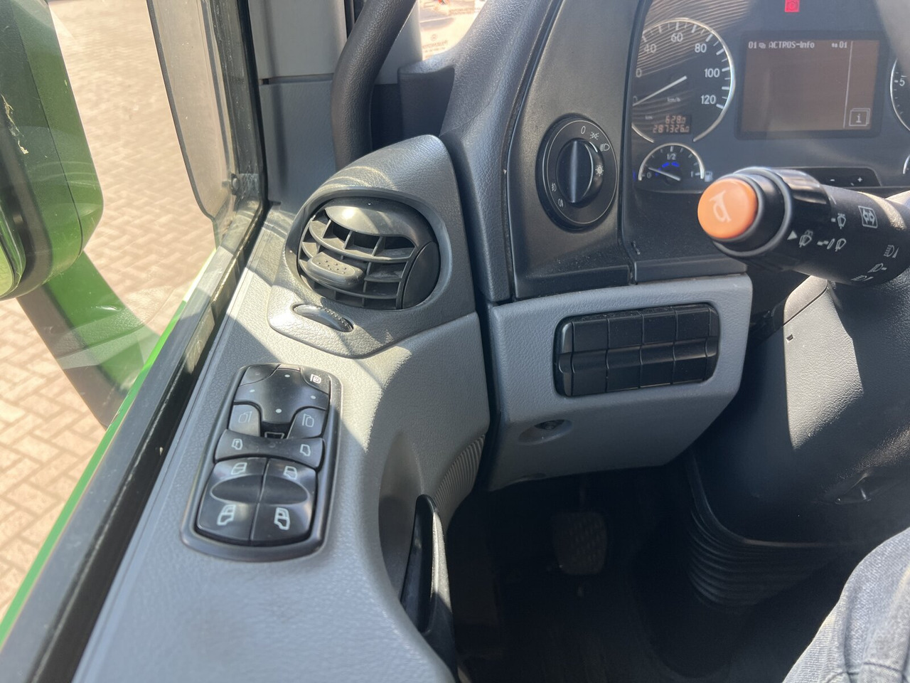 Fahrgestell LKW Mercedes-Benz Actros 2032 LA 4x4 Actros 2032 LA 4x4/ Rdstand 3.600 mm: das Bild 15 Fahrgestell LKW Mercedes-Benz Actros 2032 LA 4x4 Actros 2032 LA 4x4/ Rdstand 3.600 mm: das Bild 15