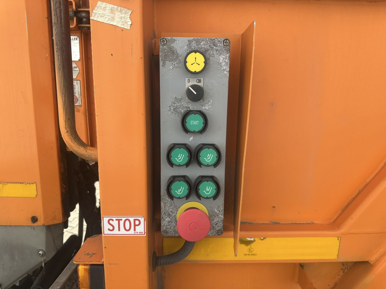 Mercedes-Benz Actros 2532 L 6x2 Actros 2532/41 L 6x2, EEV, Lenkachse, Haller X2C M21, Zöller-Schüttung - Müllwagen: das Bild 4 Mercedes-Benz Actros 2532 L 6x2 Actros 2532/41 L 6x2, EEV, Lenkachse, Haller X2C M21, Zöller-Schüttung - Müllwagen: das Bild 4