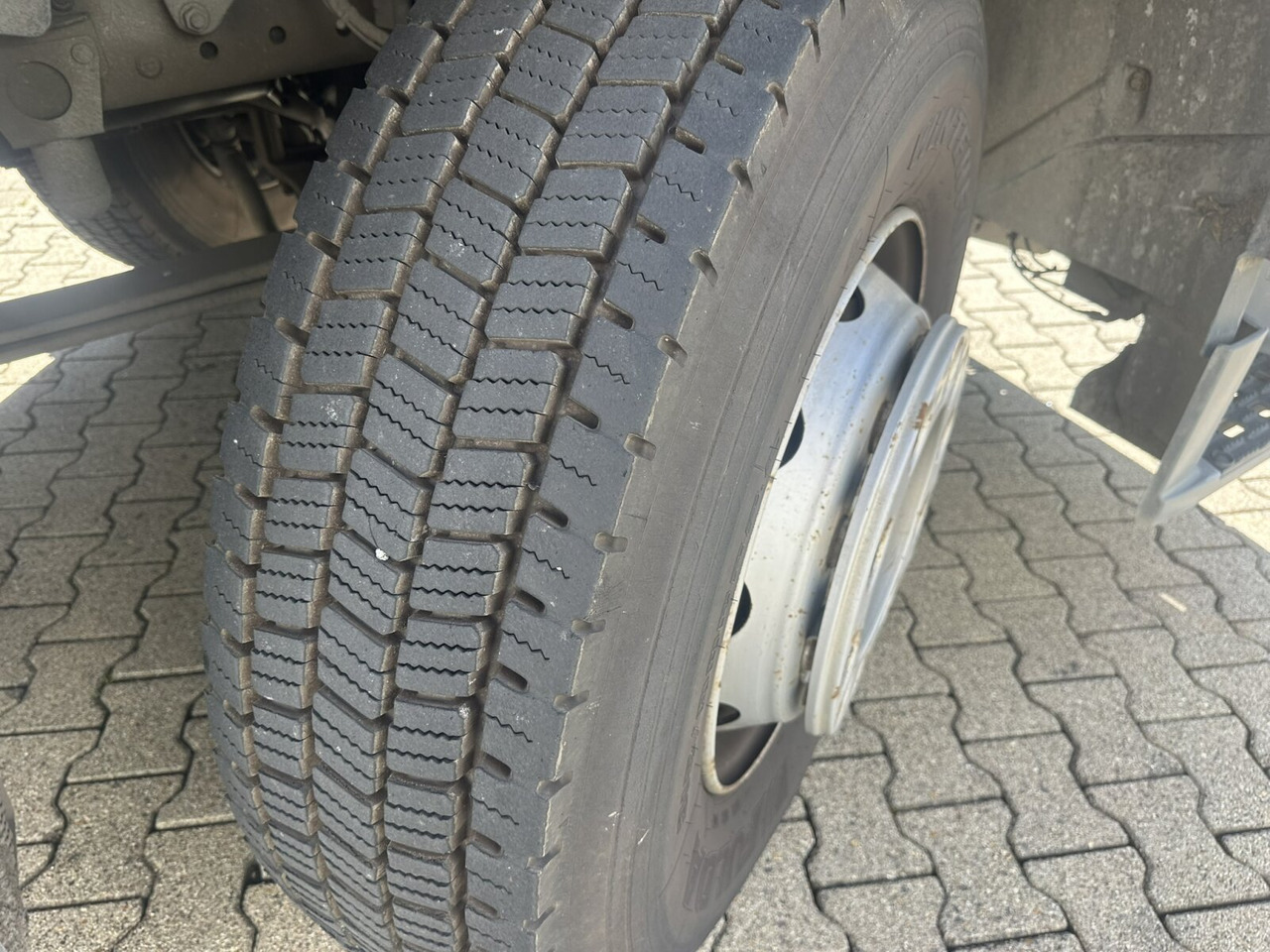 Mercedes-Benz Actros 2532 L 6x2 Actros 2532/41 L 6x2, EEV, Lenkachse, Haller X2C M21, Zöller-Schüttung - Müllwagen: das Bild 5 Mercedes-Benz Actros 2532 L 6x2 Actros 2532/41 L 6x2, EEV, Lenkachse, Haller X2C M21, Zöller-Schüttung - Müllwagen: das Bild 5