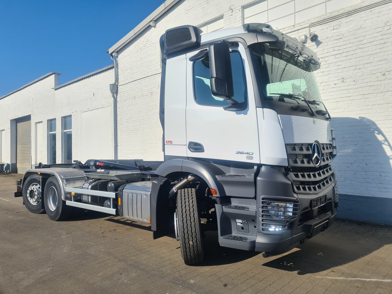 Mercedes-Benz Actros 2545 L 6x2 Actros 2545 L 6x2, Retarder, Lenk-/Liftachse, MirrorCam, MultimediaCockpit, Navi - Abrollkipper: das Bild 2 Mercedes-Benz Actros 2545 L 6x2 Actros 2545 L 6x2, Retarder, Lenk-/Liftachse, MirrorCam, MultimediaCockpit, Navi - Abrollkipper: das Bild 2