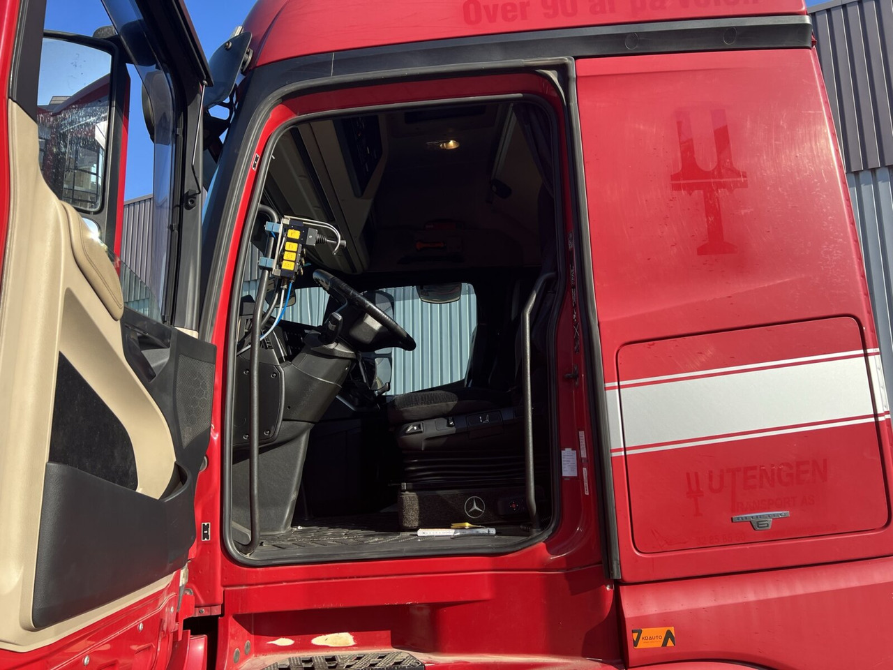 Mercedes-Benz Actros 2551 L 6x2 Actros 2551 L 6x2/46, Retarder, Liftachse, BigSpace, Bi-Xenon - Abrollkipper: das Bild 5 Mercedes-Benz Actros 2551 L 6x2 Actros 2551 L 6x2/46, Retarder, Liftachse, BigSpace, Bi-Xenon - Abrollkipper: das Bild 5
