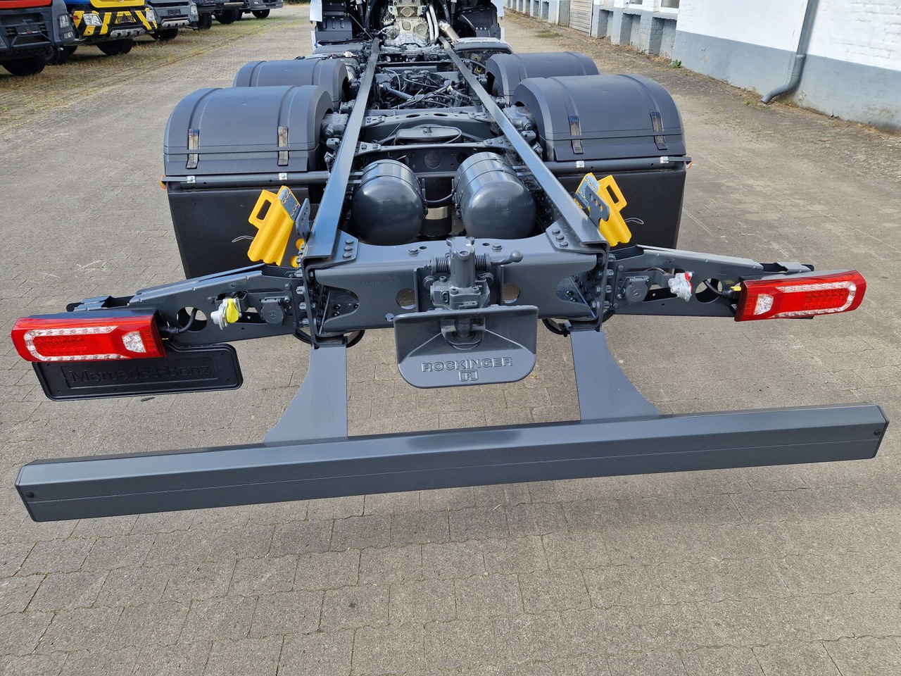 Mercedes-Benz Actros 2553 LL 6x2 Actros 2553 LL 6x2, Retarder, Liftachse, MultimediaCockpit, LED, Navi - Fahrgestell LKW: das Bild 4 Mercedes-Benz Actros 2553 LL 6x2 Actros 2553 LL 6x2, Retarder, Liftachse, MultimediaCockpit, LED, Navi - Fahrgestell LKW: das Bild 4