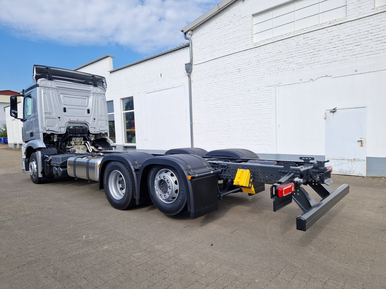 Mercedes-Benz Actros 2553 LL 6x2 Actros 2553 LL 6x2, Retarder, Liftachse, MultimediaCockpit, LED, Navi - Fahrgestell LKW: das Bild 5 Mercedes-Benz Actros 2553 LL 6x2 Actros 2553 LL 6x2, Retarder, Liftachse, MultimediaCockpit, LED, Navi - Fahrgestell LKW: das Bild 5