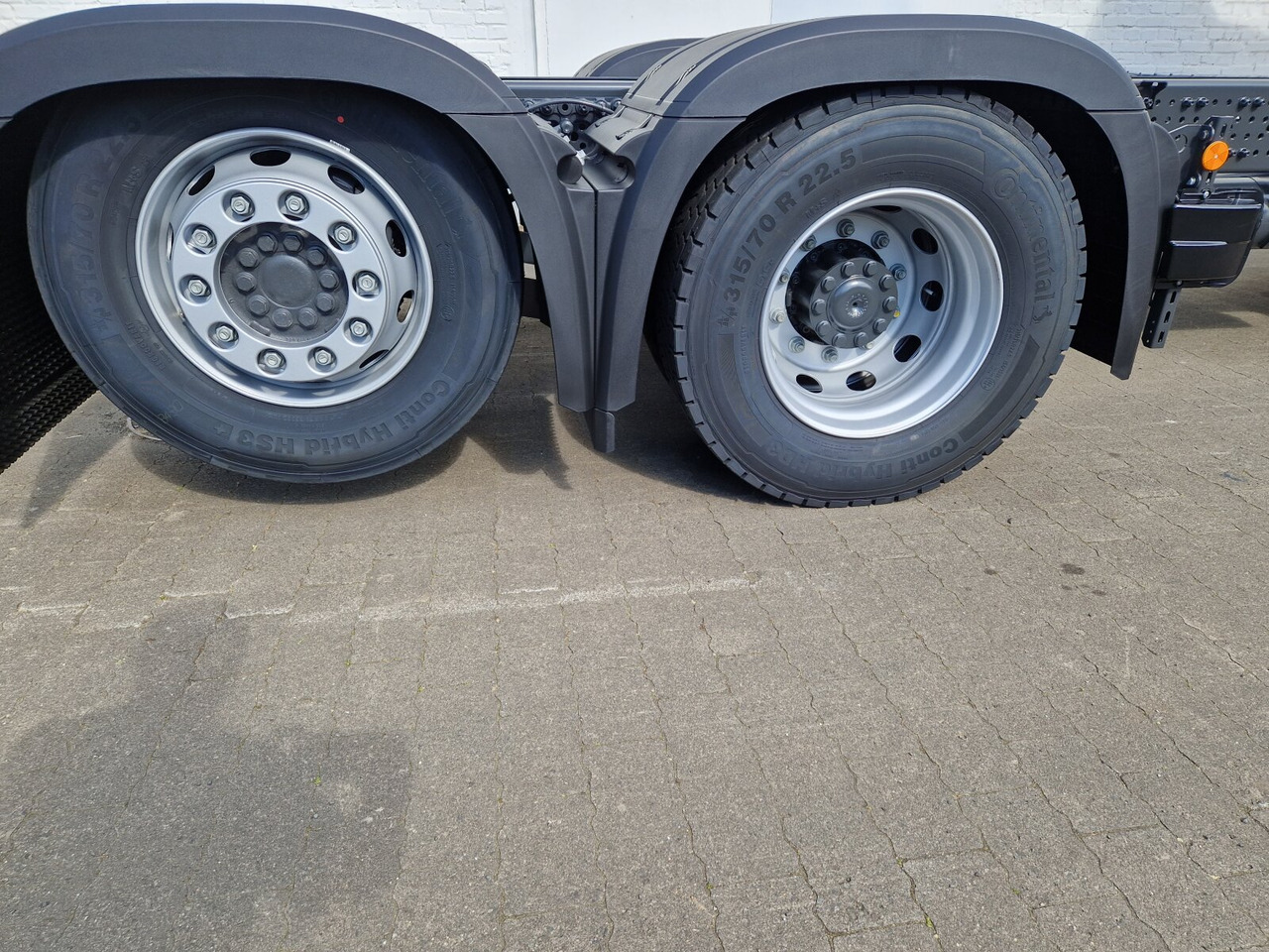 Mercedes-Benz Actros 2553 LL 6x2 Actros 2553 LL 6x2, Retarder, Liftachse, MultimediaCockpit, LED, Navi - Fahrgestell LKW: das Bild 3 Mercedes-Benz Actros 2553 LL 6x2 Actros 2553 LL 6x2, Retarder, Liftachse, MultimediaCockpit, LED, Navi - Fahrgestell LKW: das Bild 3