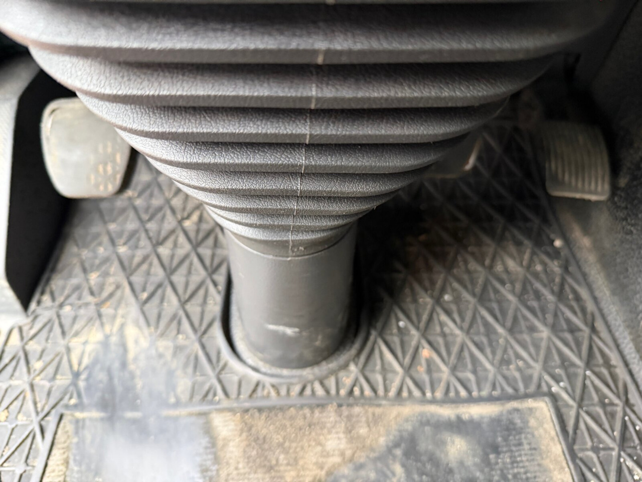 Mercedes-Benz Actros 2641 6x4 Actros 2641 6x4 - Abrollkipper: das Bild 5 Mercedes-Benz Actros 2641 6x4 Actros 2641 6x4 - Abrollkipper: das Bild 5