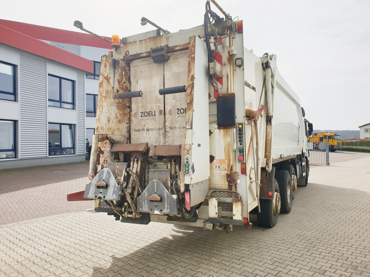Müllwagen Für die Beförderung von Müll Mercedes-Benz Actros 3236 L 8x2/6 Actros 3236 L 8x2/6, 2x Lenkachse, Schörling Aufbau, Zoeller-Schüttung: das Bild 11