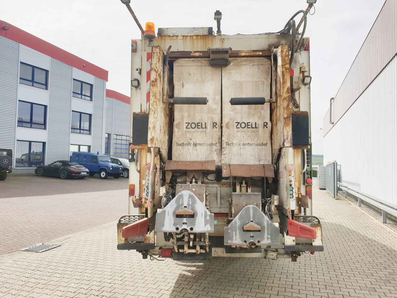 Müllwagen Für die Beförderung von Müll Mercedes-Benz Actros 3236 L 8x2/6 Actros 3236 L 8x2/6, 2x Lenkachse, Schörling Aufbau, Zoeller-Schüttung: das Bild 10