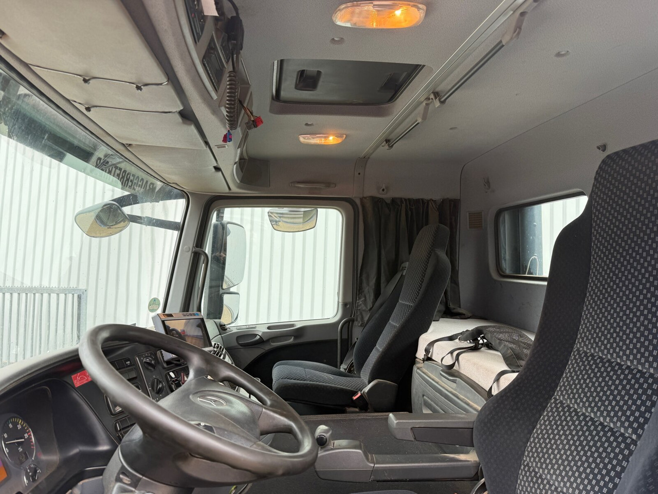 Mercedes-Benz Actros 3346 6x4 Actros 3346 6x4, Retarder - Abrollkipper: das Bild 2 Mercedes-Benz Actros 3346 6x4 Actros 3346 6x4, Retarder - Abrollkipper: das Bild 2