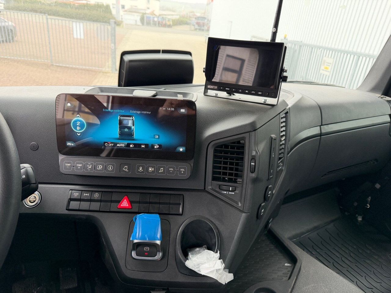 Mercedes-Benz Arocs 1840 K 4x2 Arocs 1840 K 4x2, MultimediaCockpit, 2x Nebenantrieb, NMV & Motorabtrieb - Abrollkipper: das Bild 5 Mercedes-Benz Arocs 1840 K 4x2 Arocs 1840 K 4x2, MultimediaCockpit, 2x Nebenantrieb, NMV & Motorabtrieb - Abrollkipper: das Bild 5